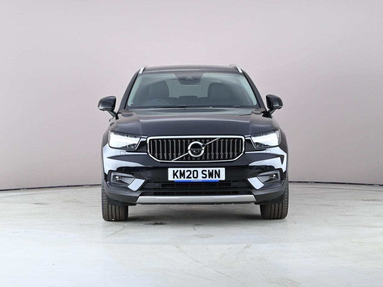 Volvo XC40 thumbnail Front