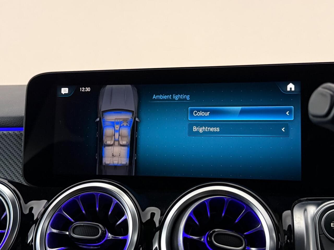Mercedes-Benz GLB thumbnail Infotainment System