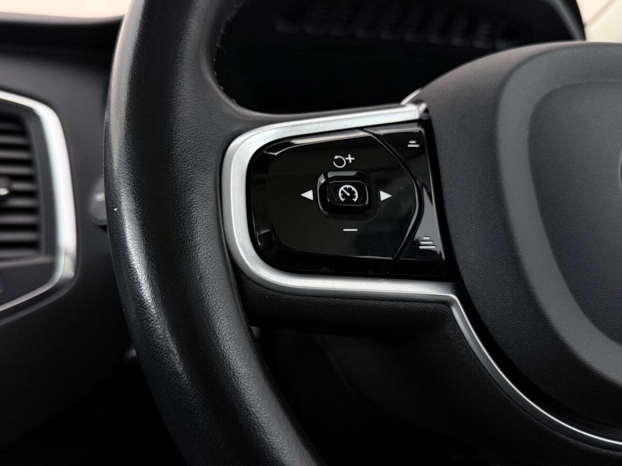 Volvo XC90 thumbnail Misc Controls