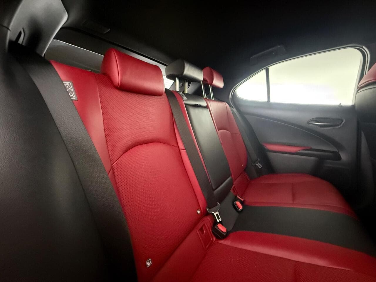 Lexus UX thumbnail Seats Rear