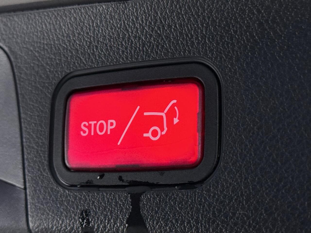 Mercedes-Benz GLA thumbnail Misc Controls