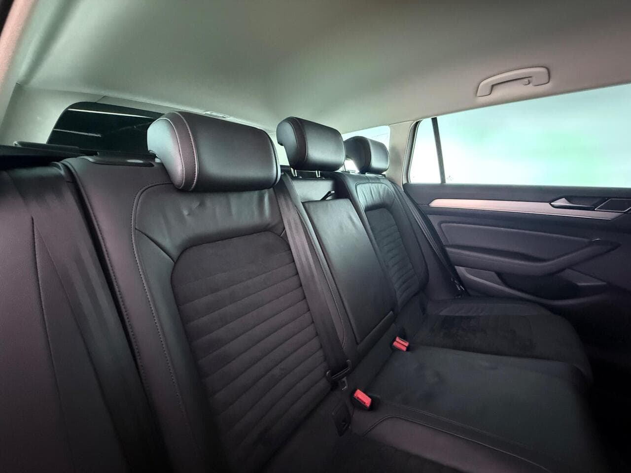 Volkswagen Passat thumbnail Seats Rear