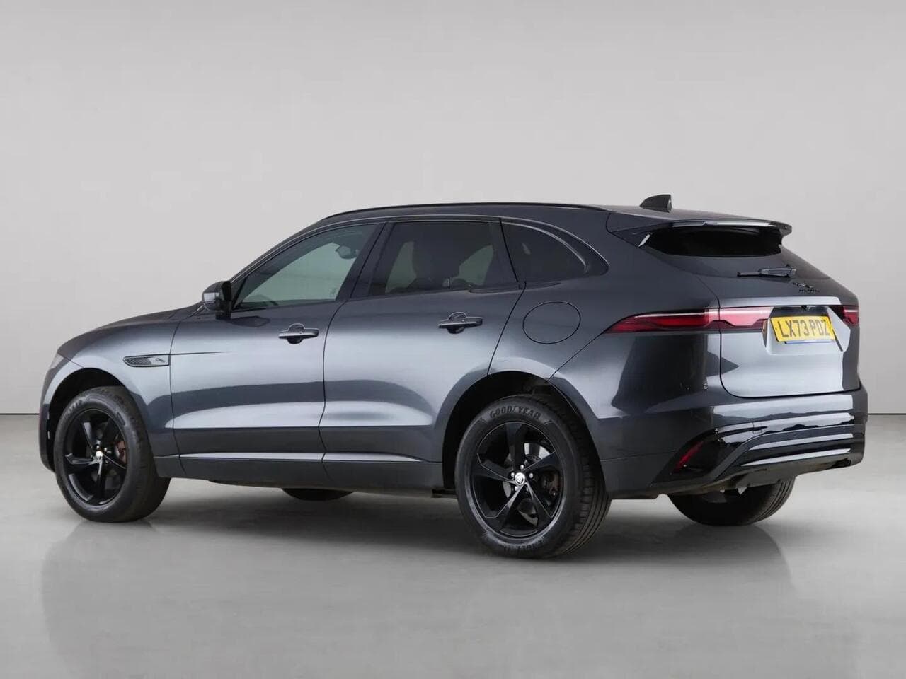 Jaguar F-PACE thumbnail Side Left