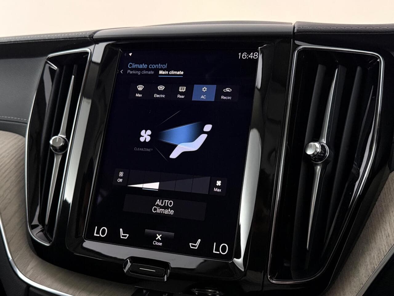 Volvo XC60 thumbnail Infotainment System