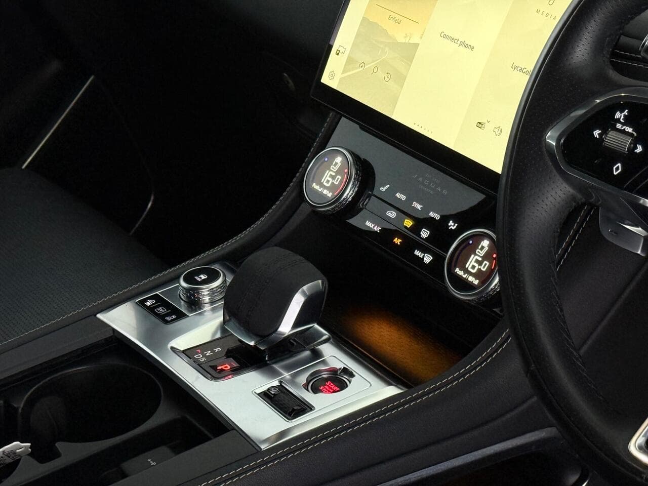 Jaguar F-PACE thumbnail Interior Front