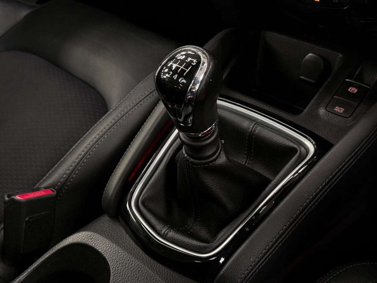 Nissan Qashqai thumbnail Interior Front