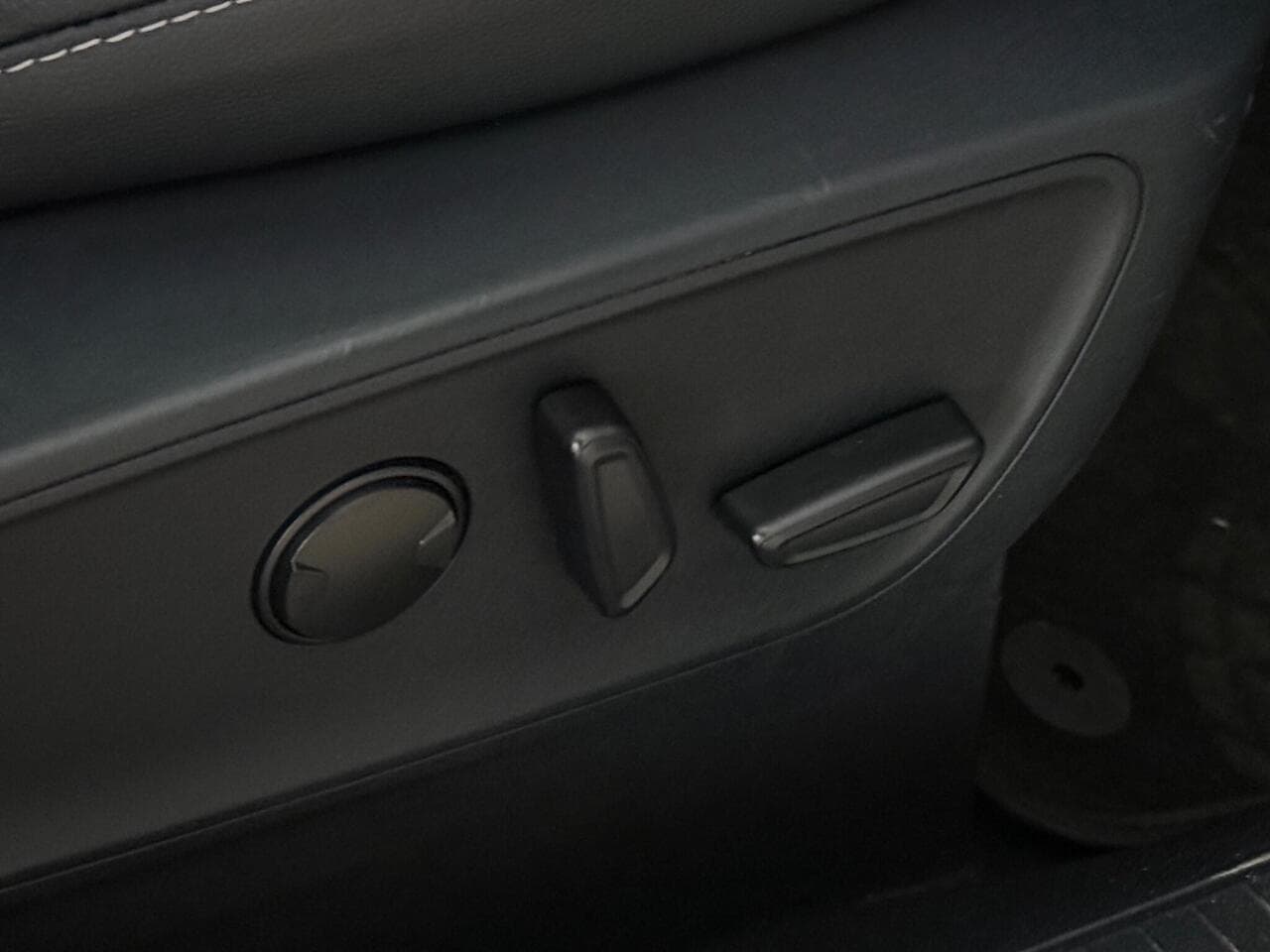 Ford Kuga thumbnail Misc Controls