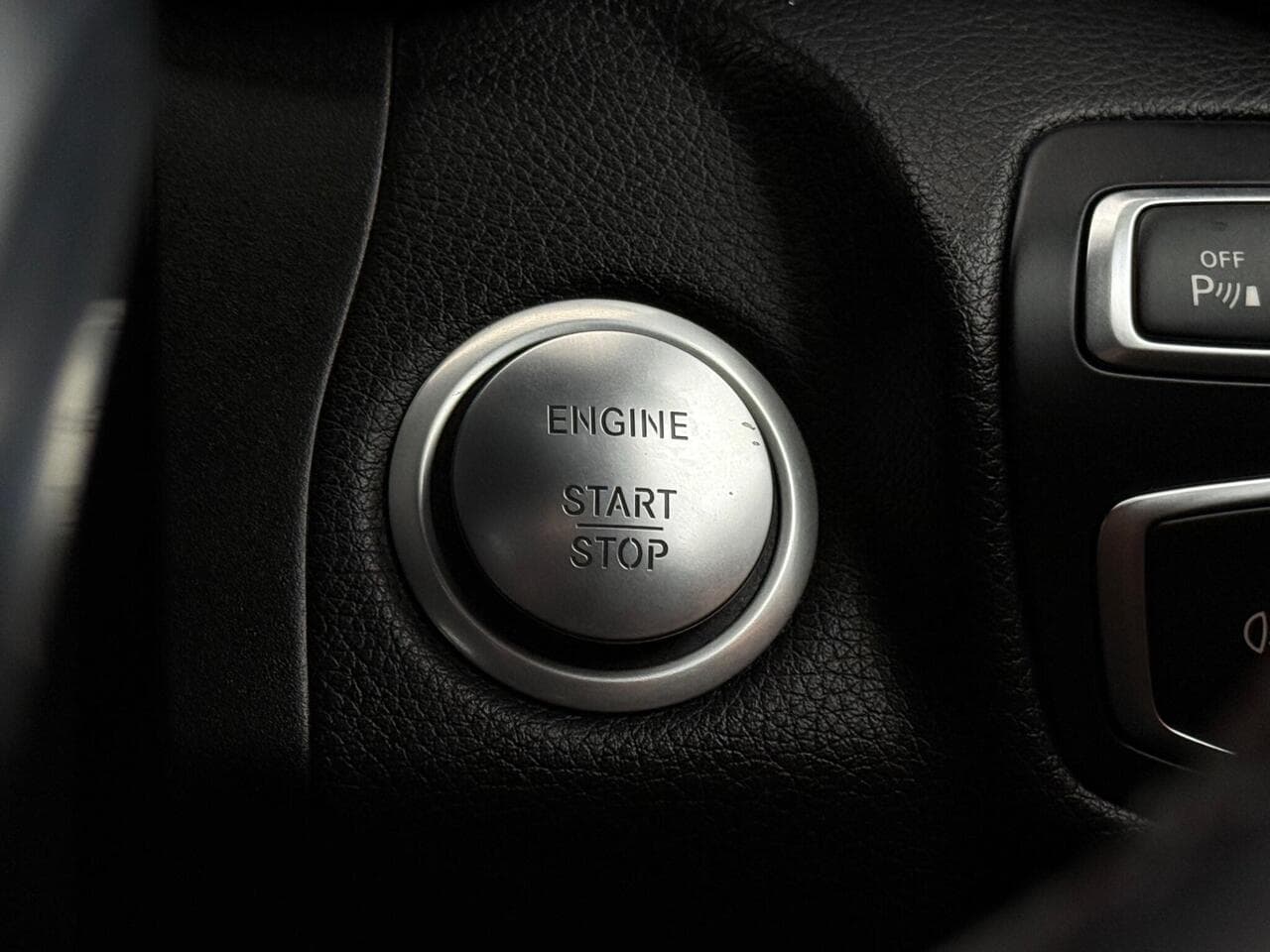 Mercedes-Benz GLC thumbnail Misc Controls
