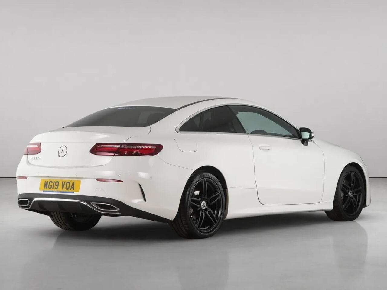 Mercedes-Benz E Class thumbnail Rear Right