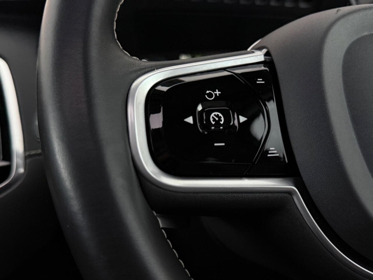 Volvo XC90 thumbnail Misc Controls
