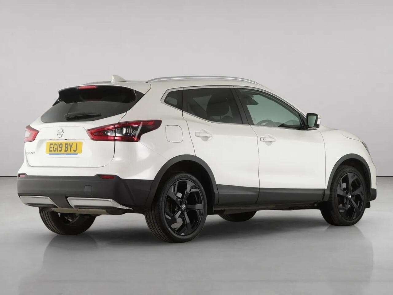 Nissan Qashqai thumbnail Rear Right