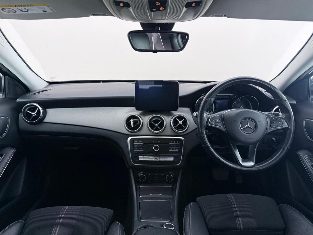 Mercedes-Benz GLA thumbnail Interior Front