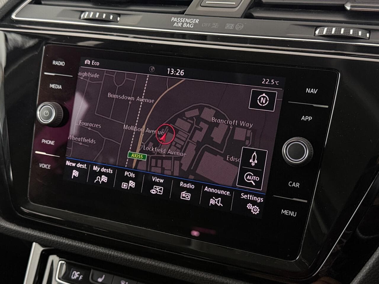 Volkswagen Touran thumbnail Infotainment System