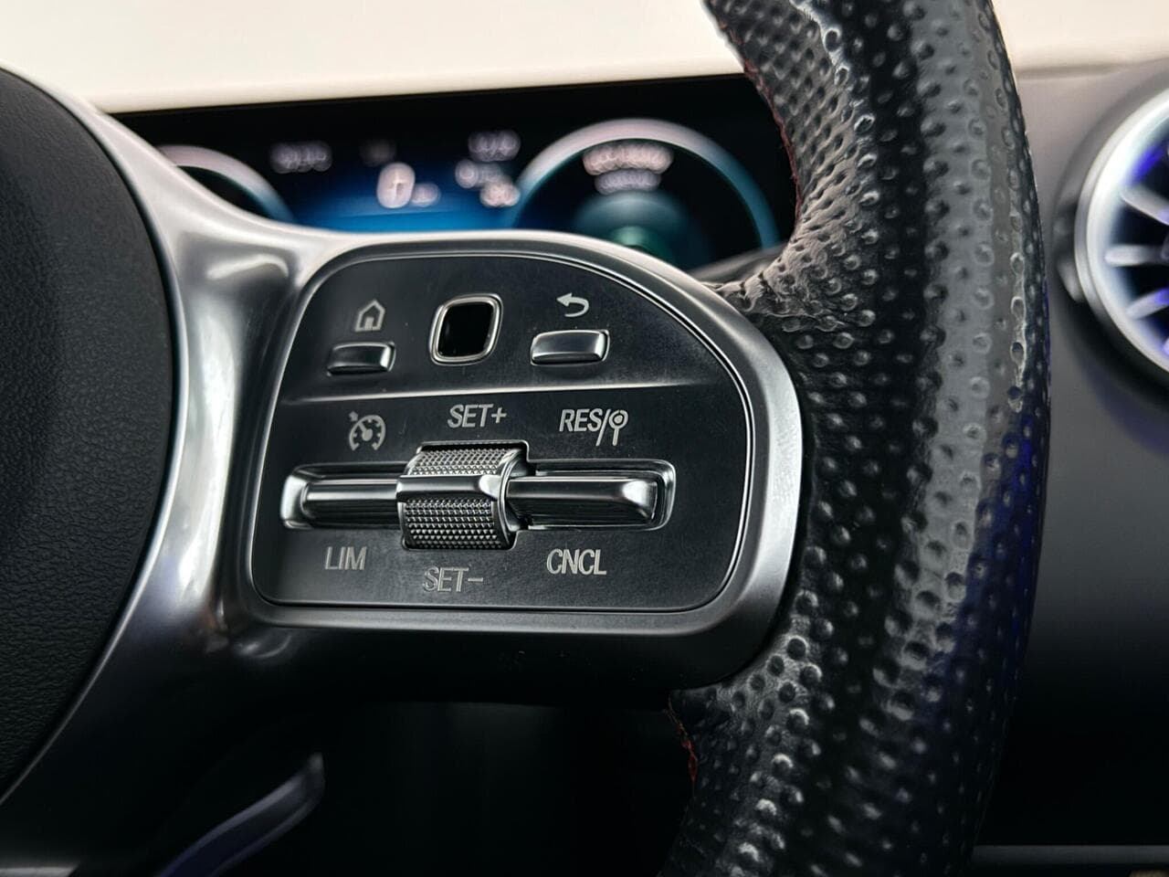 Mercedes-Benz GLB thumbnail Misc Controls