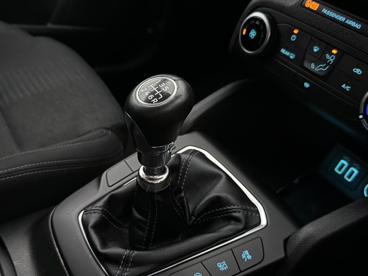 Ford Focus thumbnail Interior Front