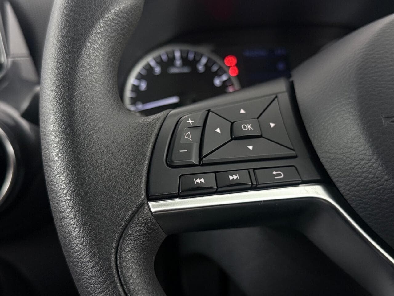 Nissan Juke thumbnail Misc Controls