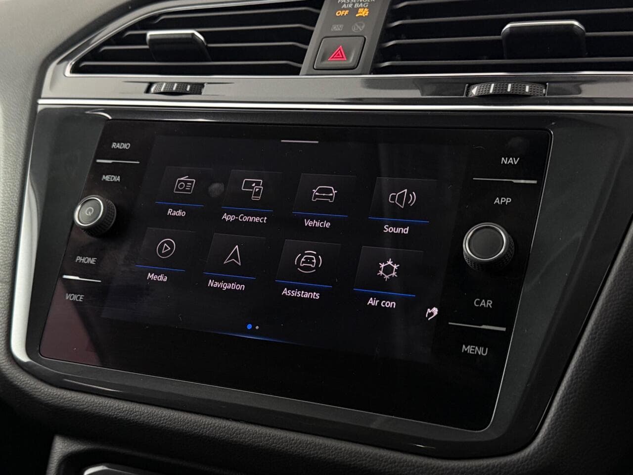 Volkswagen Tiguan Allspace thumbnail Infotainment System