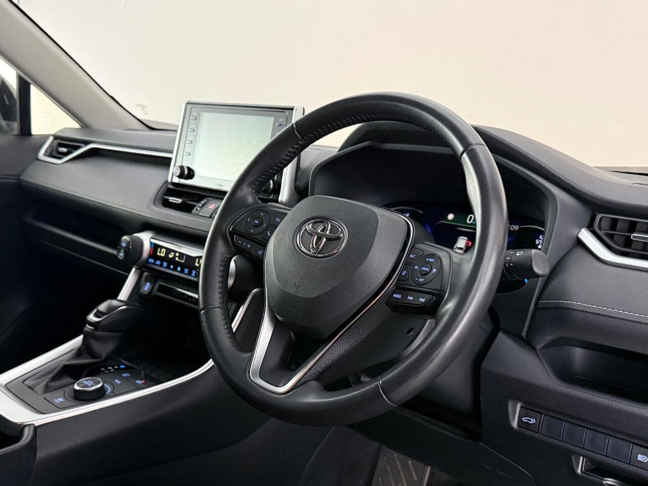 Toyota RAV4 thumbnail Steering Wheel