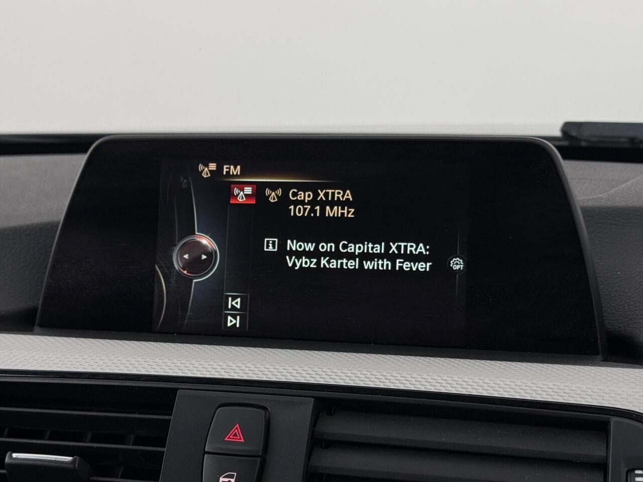 BMW 3 Series thumbnail Infotainment System