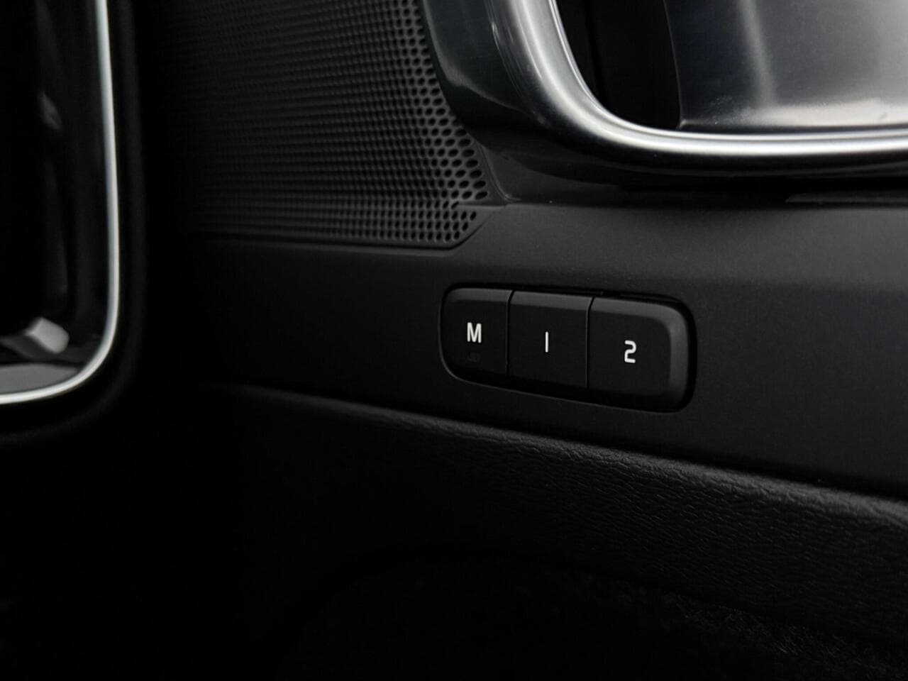 Volvo XC40 thumbnail Misc Controls