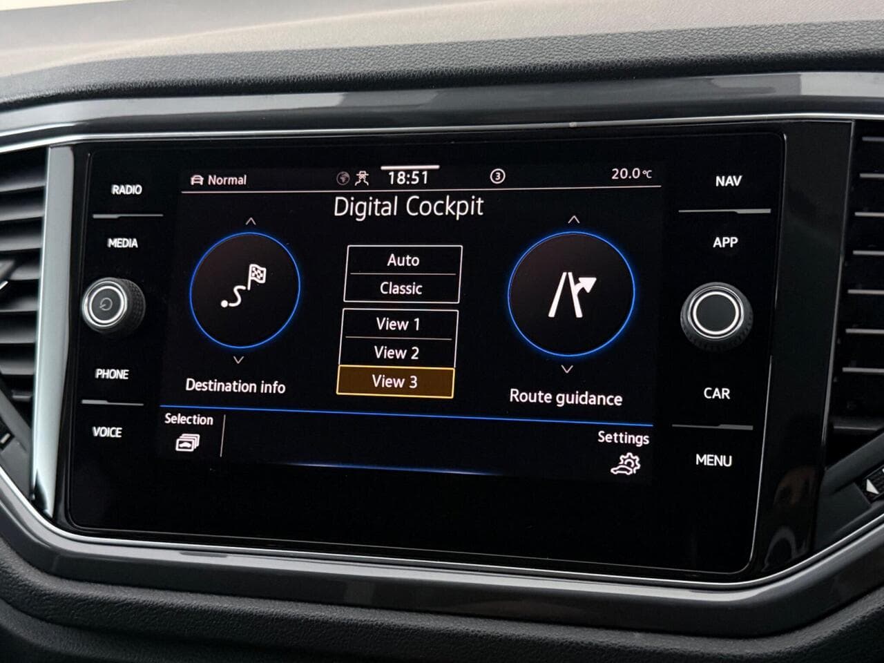 Volkswagen T-Roc thumbnail Infotainment System
