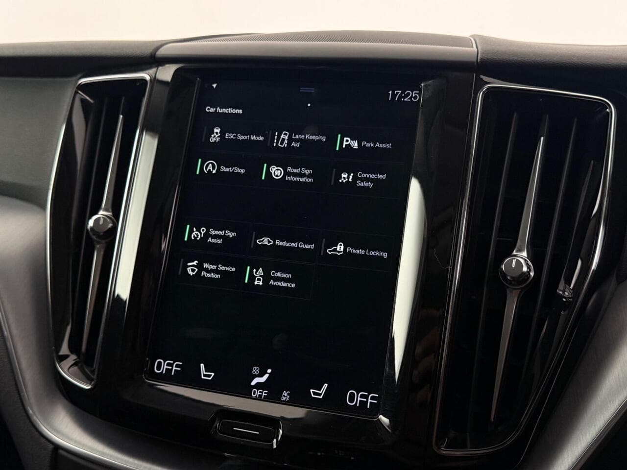 Volvo XC60 thumbnail Infotainment System