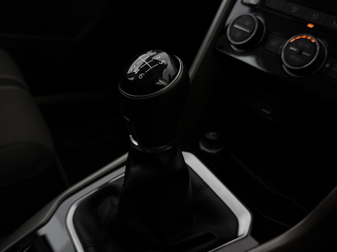 Volkswagen T-Roc thumbnail Interior Front