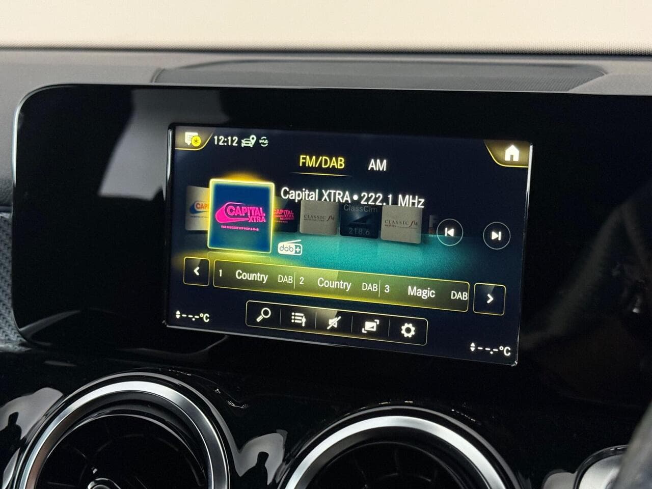 Mercedes-Benz GLB thumbnail Infotainment System