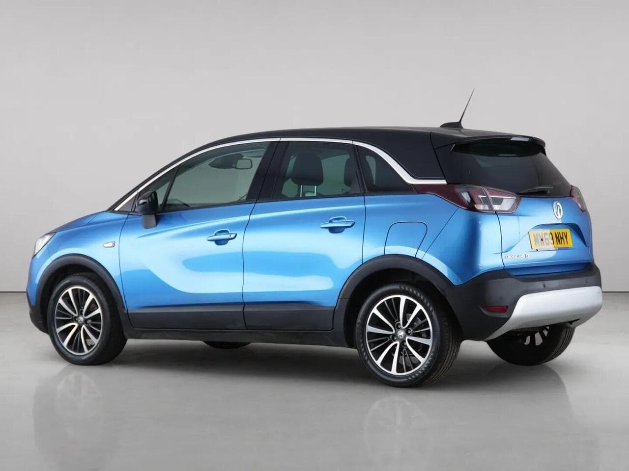 Vauxhall Crossland X thumbnail Side Left