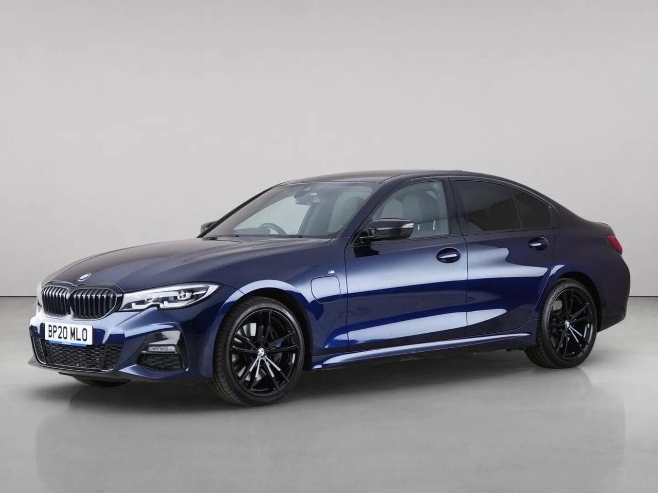 BMW 3 Series thumbnail Front Left