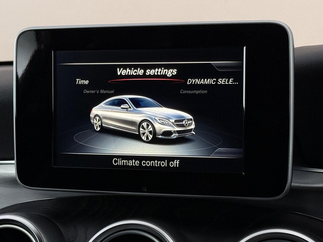 Mercedes-Benz C Class thumbnail Infotainment System