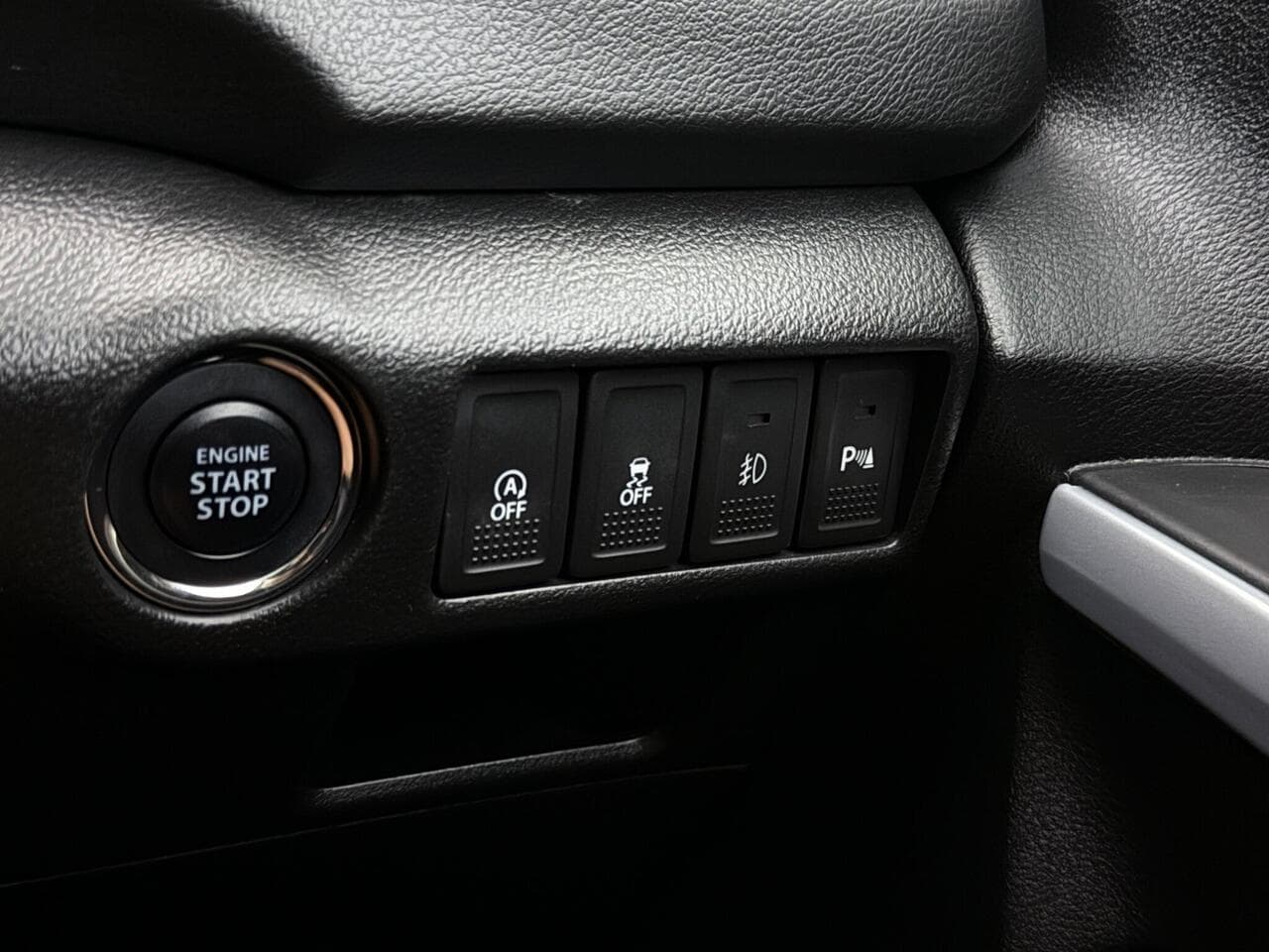 Suzuki SX4 S-Cross thumbnail Misc Controls