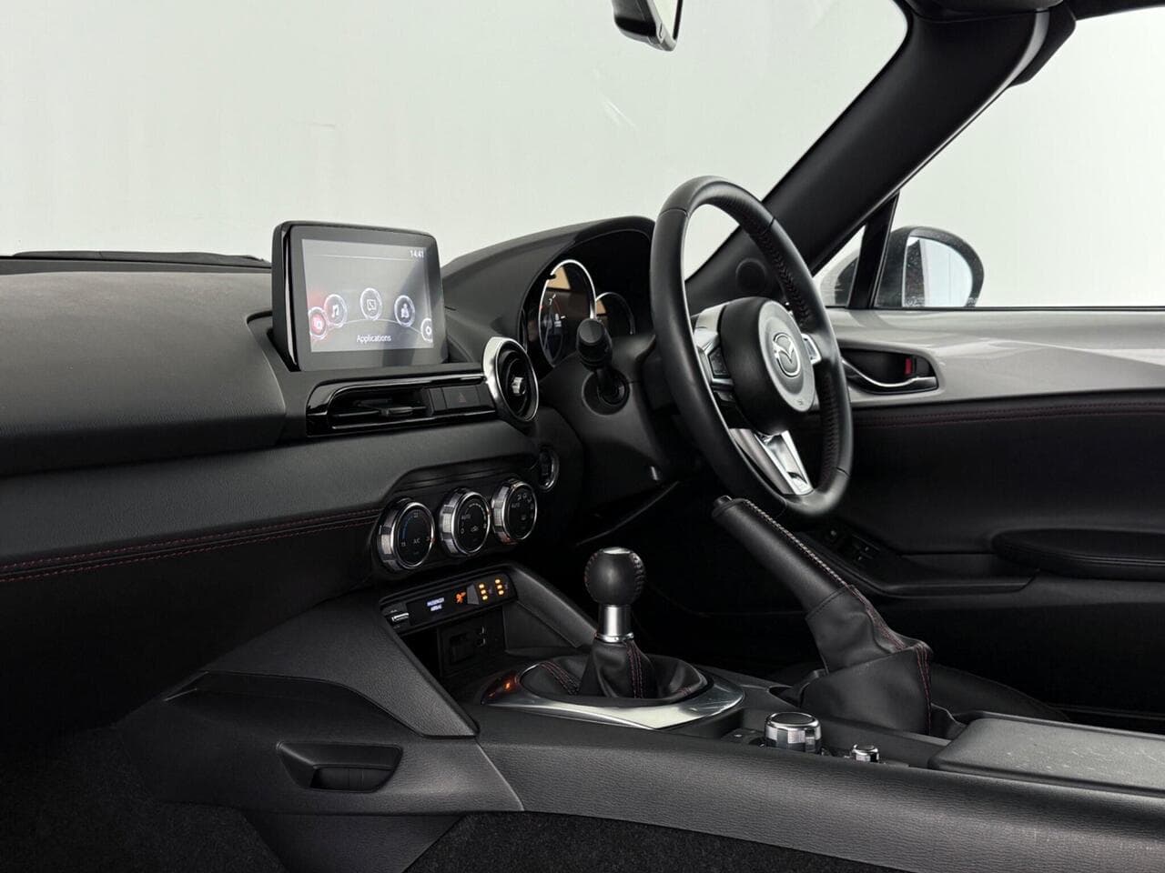 Mazda MX-5 RF thumbnail Interior Front