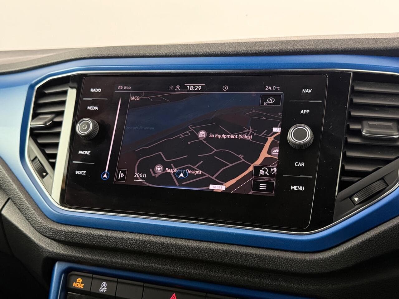 Volkswagen T-Roc thumbnail Infotainment System