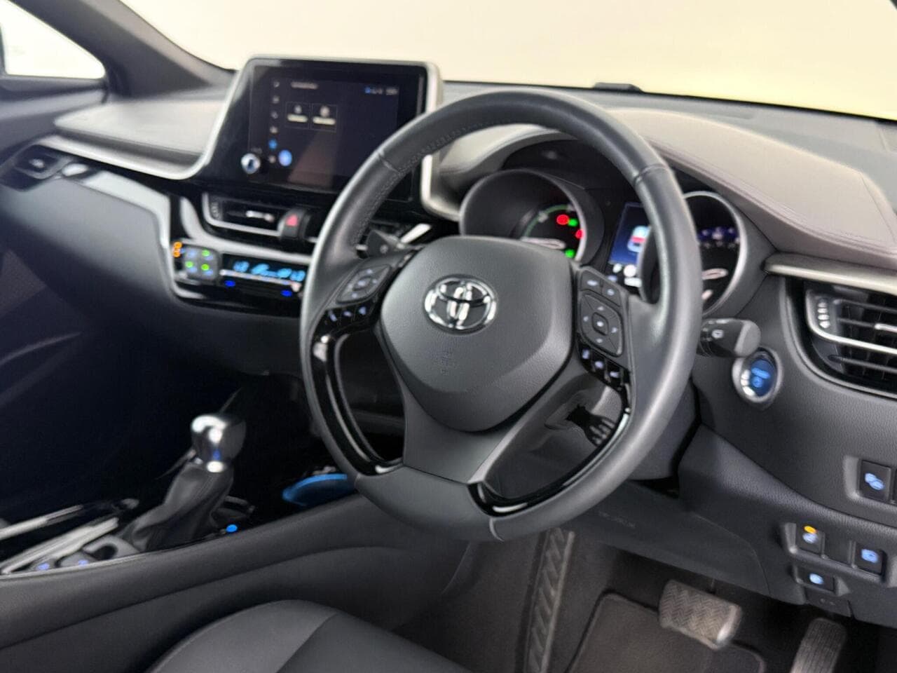 Toyota C-HR thumbnail Steering Wheel