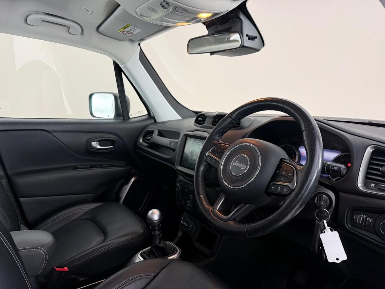 Jeep Renegade thumbnail Interior Front