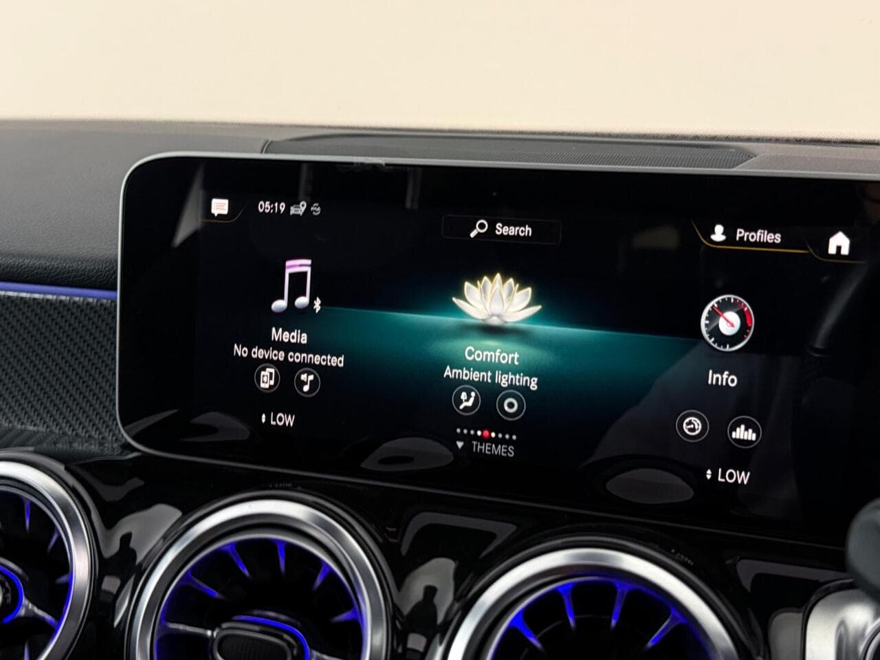 Mercedes-Benz GLB thumbnail Infotainment System