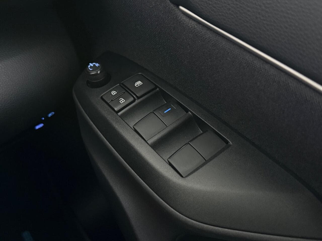 Toyota Yaris Cross thumbnail Misc Controls