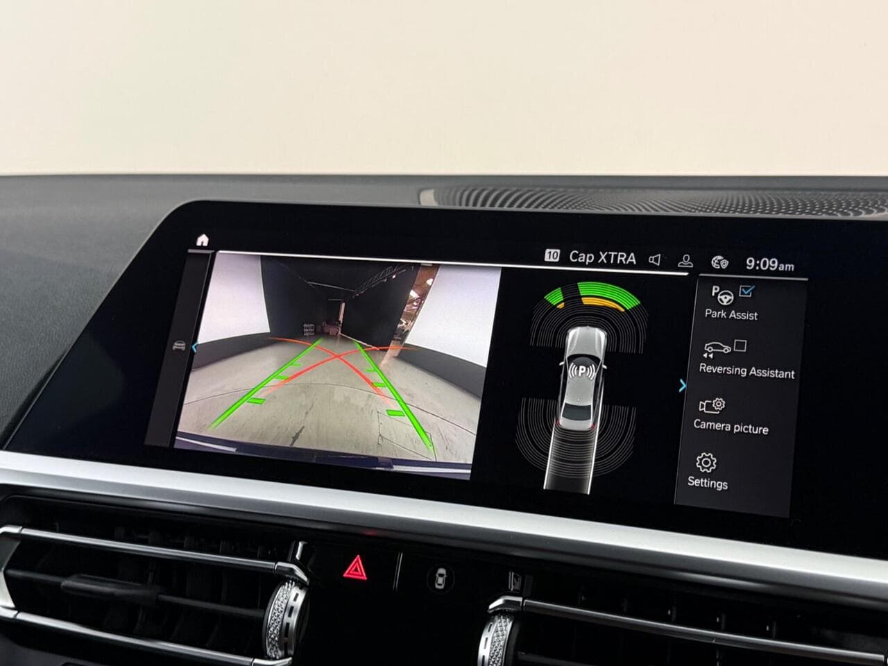 BMW 3 Series thumbnail Infotainment System