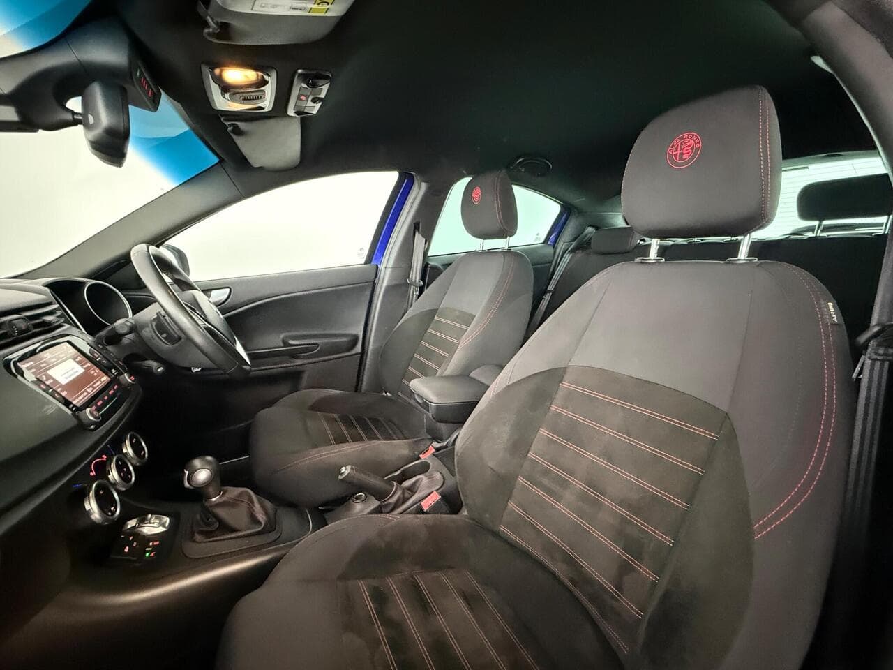 Alfa Romeo Giulietta thumbnail Seat Front Passenger