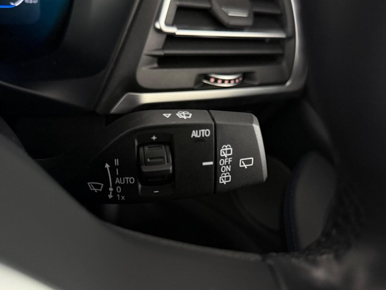 BMW iX3 thumbnail Misc Controls