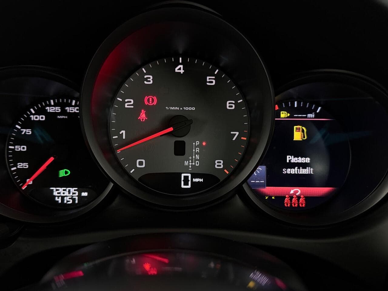 Porsche Macan thumbnail Driver Instruments
