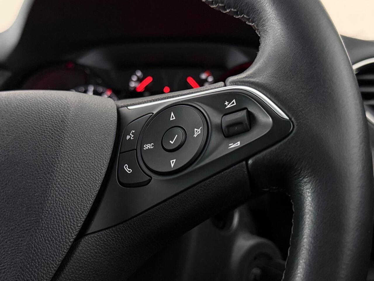 Vauxhall Grandland X thumbnail Misc Controls