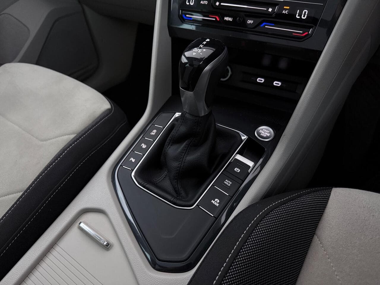 Volkswagen Tiguan thumbnail Interior Front