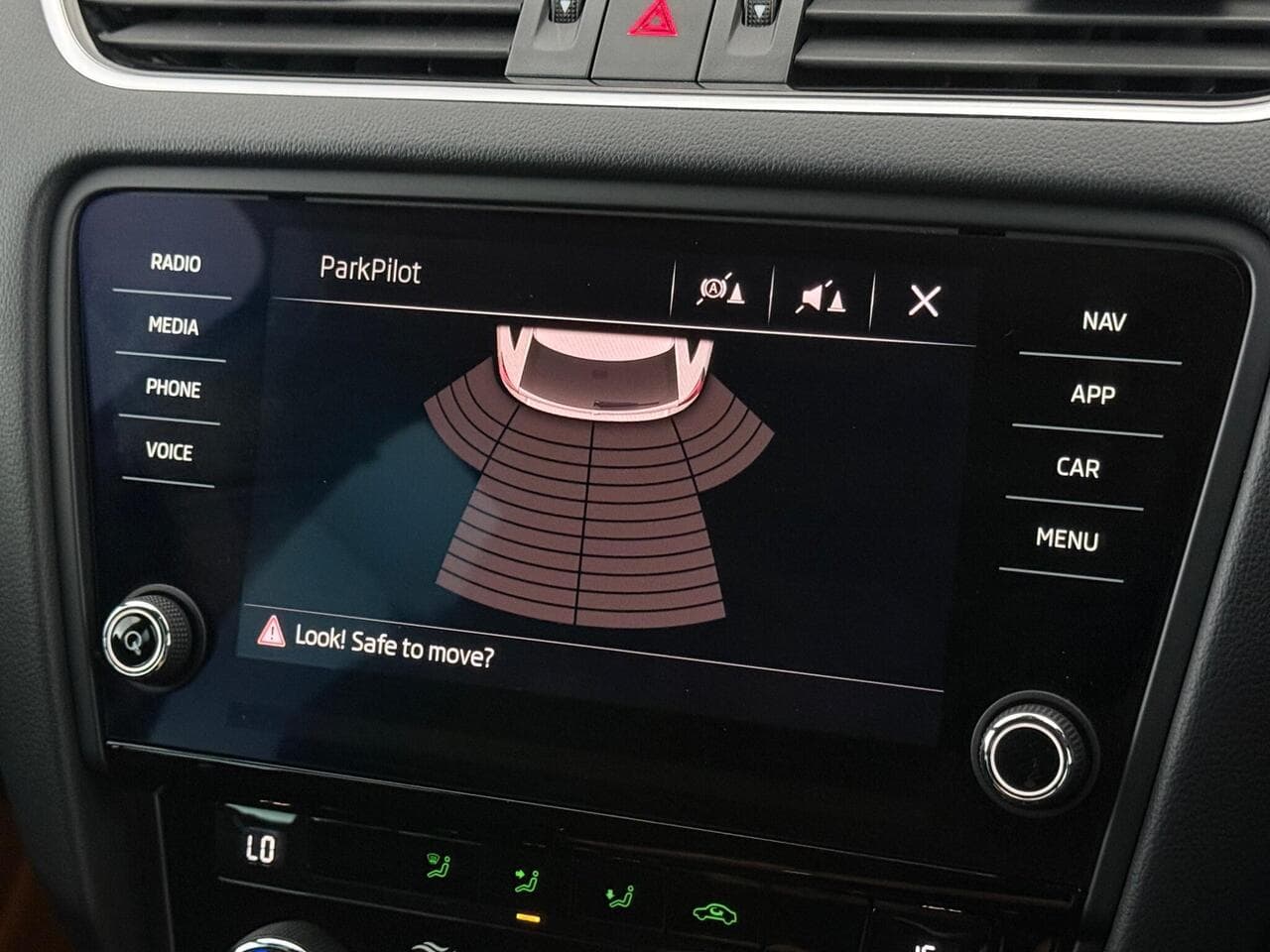 Skoda Octavia thumbnail Infotainment System
