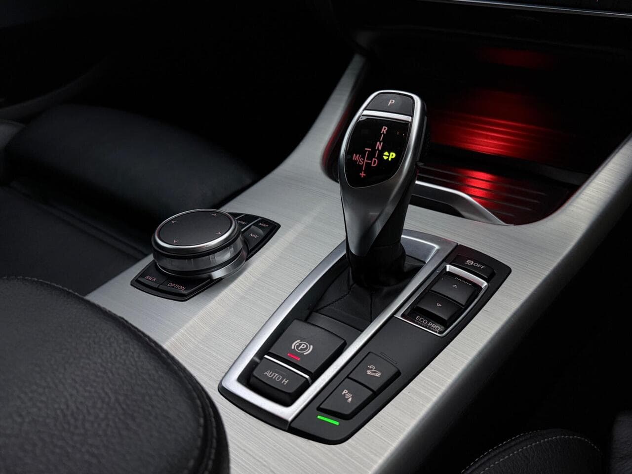 BMW X4 thumbnail Interior Front