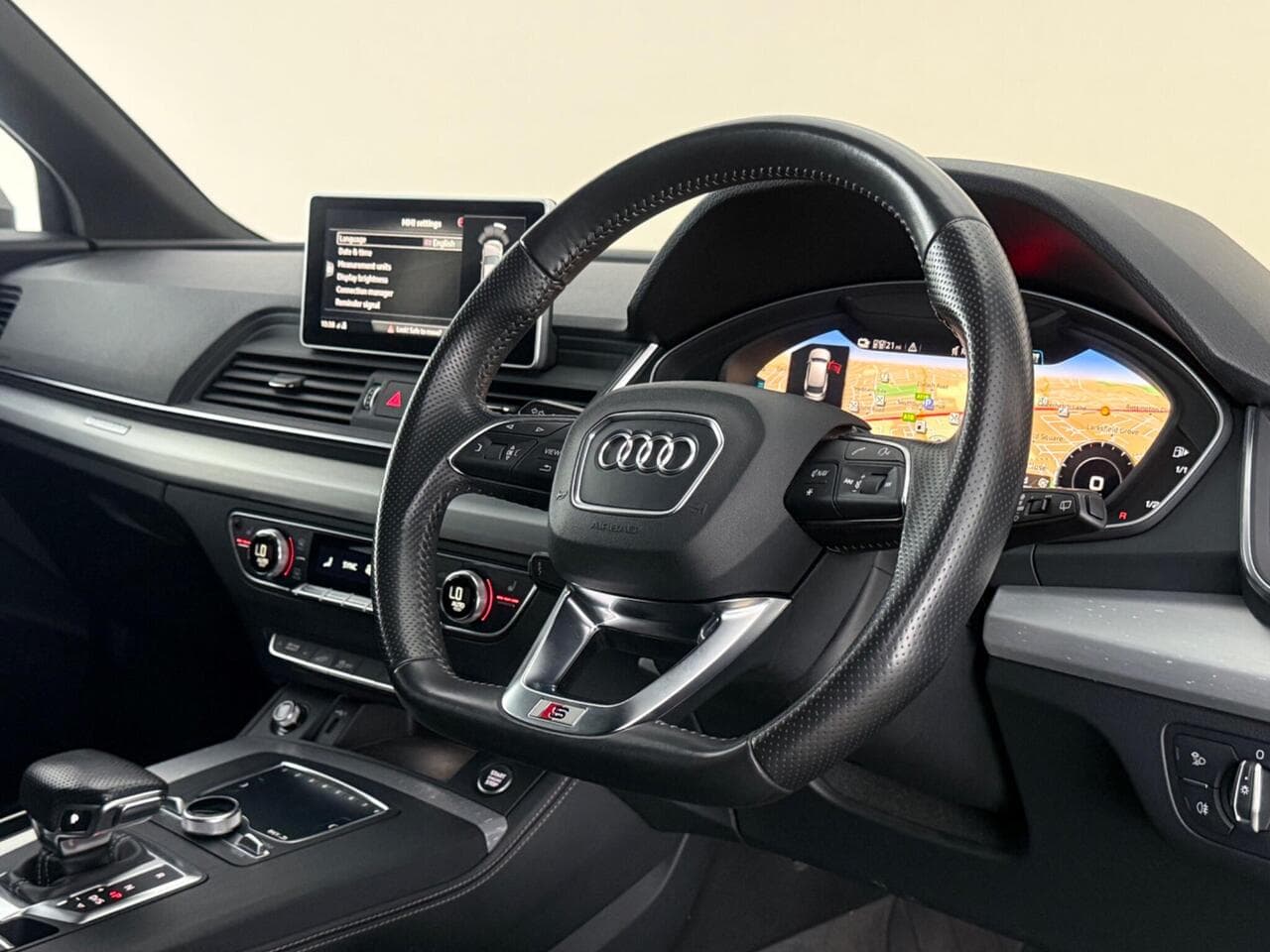 Audi Q5 thumbnail Interior Front