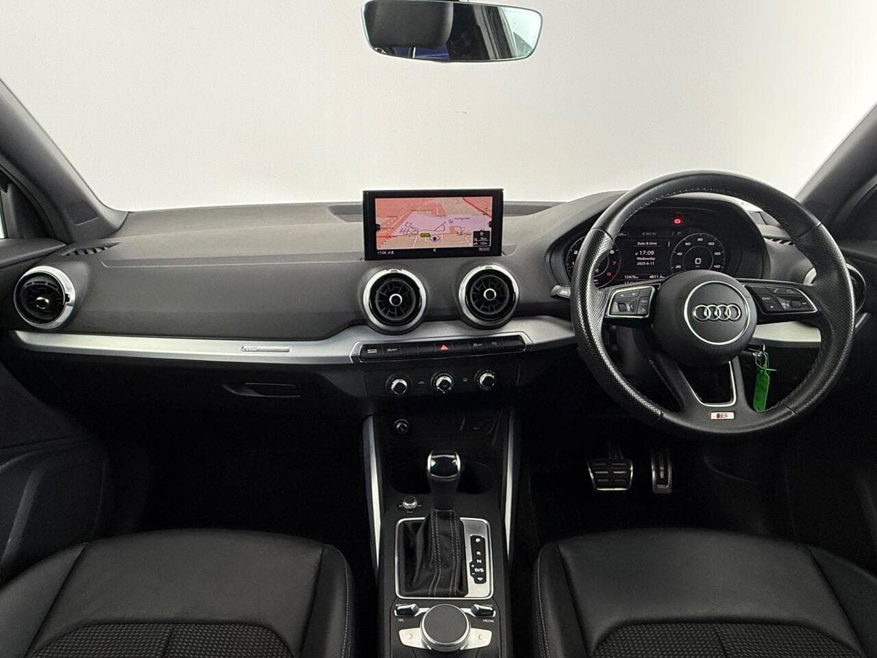 Audi Q2 thumbnail Interior Front