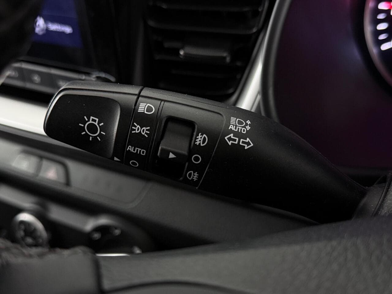 Kia Stonic thumbnail Misc Controls