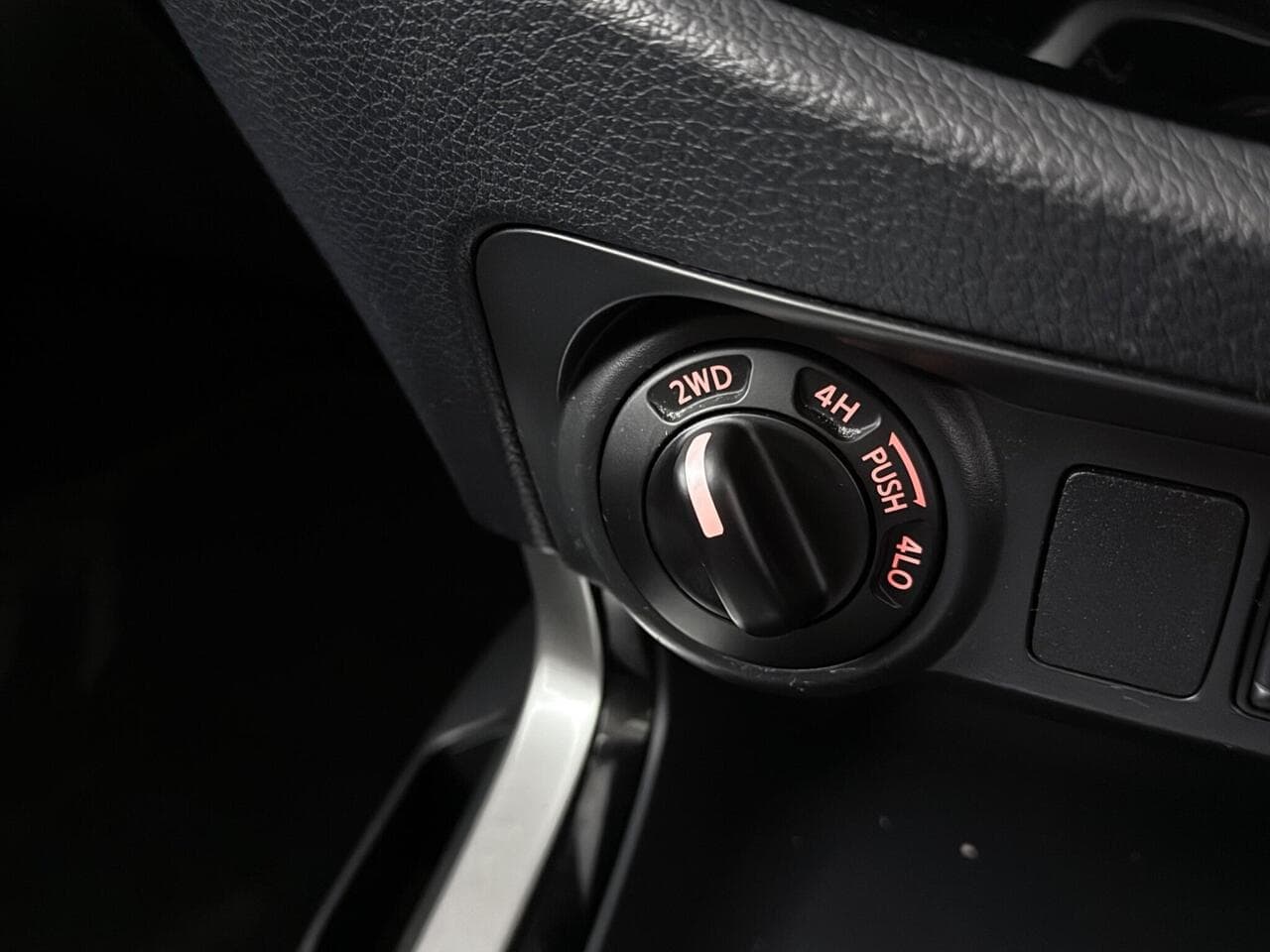 Nissan Navara thumbnail Misc Controls